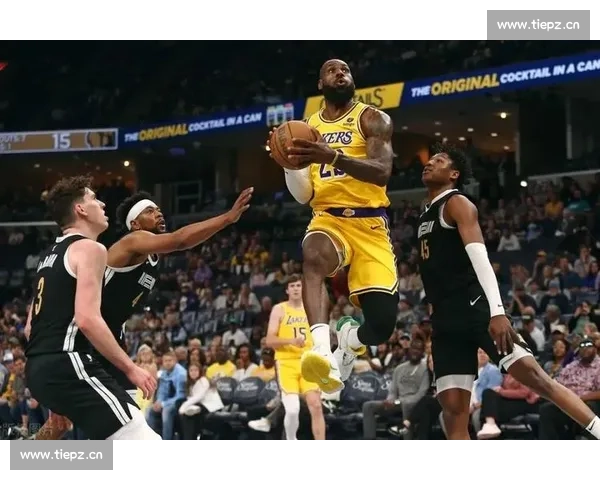 今日NBA比赛全场精彩回顾勇士逆转取胜湖人鏖战至最后一秒