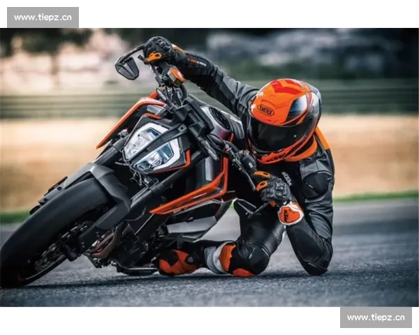 摩托车与汽车速度对决谁能夺冠极限赛道上速度与激情的较量